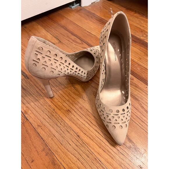 BCBGeneration Beige Suede Perforated Pointed Toe High Heel Size 8.5 Pre Owned - Picture 2 of 6